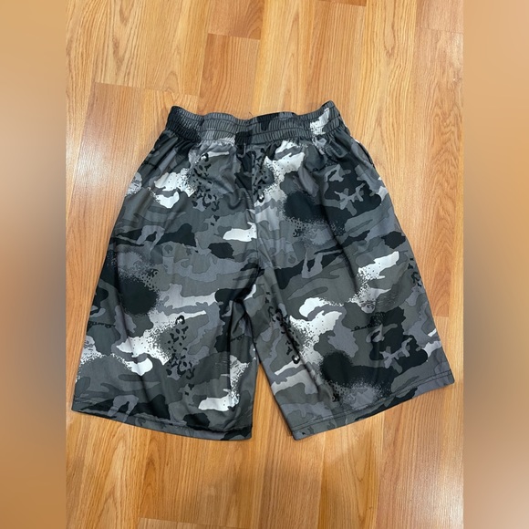 Men’s NBA Athletic Gray  Camo Shorts Size Medium - Picture 5 of 5